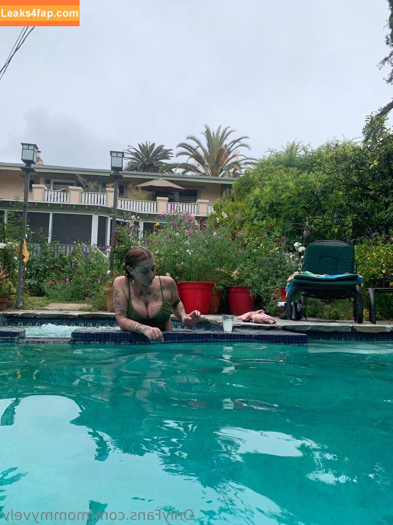 mommyvelv / velvetears2 leaked photo photo #0003