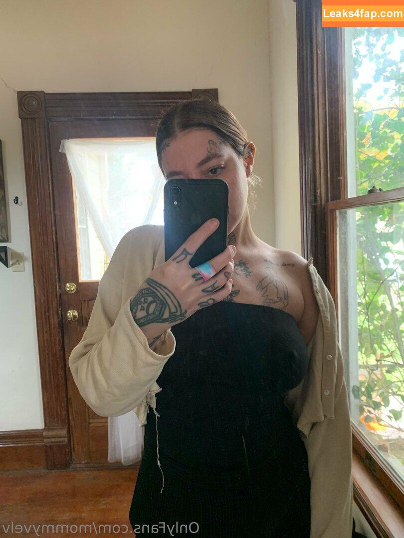 mommyvelv / velvetears2 leaked photo photo #0004