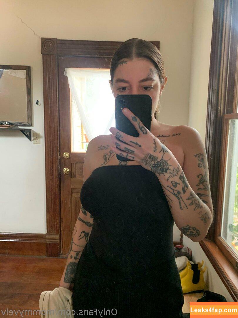 mommyvelv / velvetears2 leaked photo photo #0005