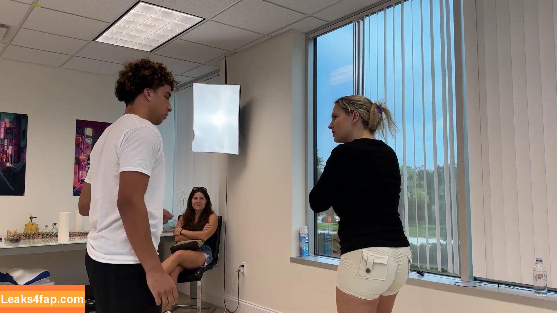 Mondragon Chiropractic / Brenda Mondragon / chiro_dragon leaked photo photo #0077