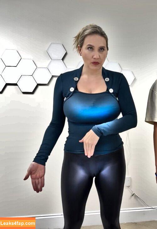 Mondragon Chiropractic / Brenda Mondragon / chiro_dragon leaked photo photo #0151