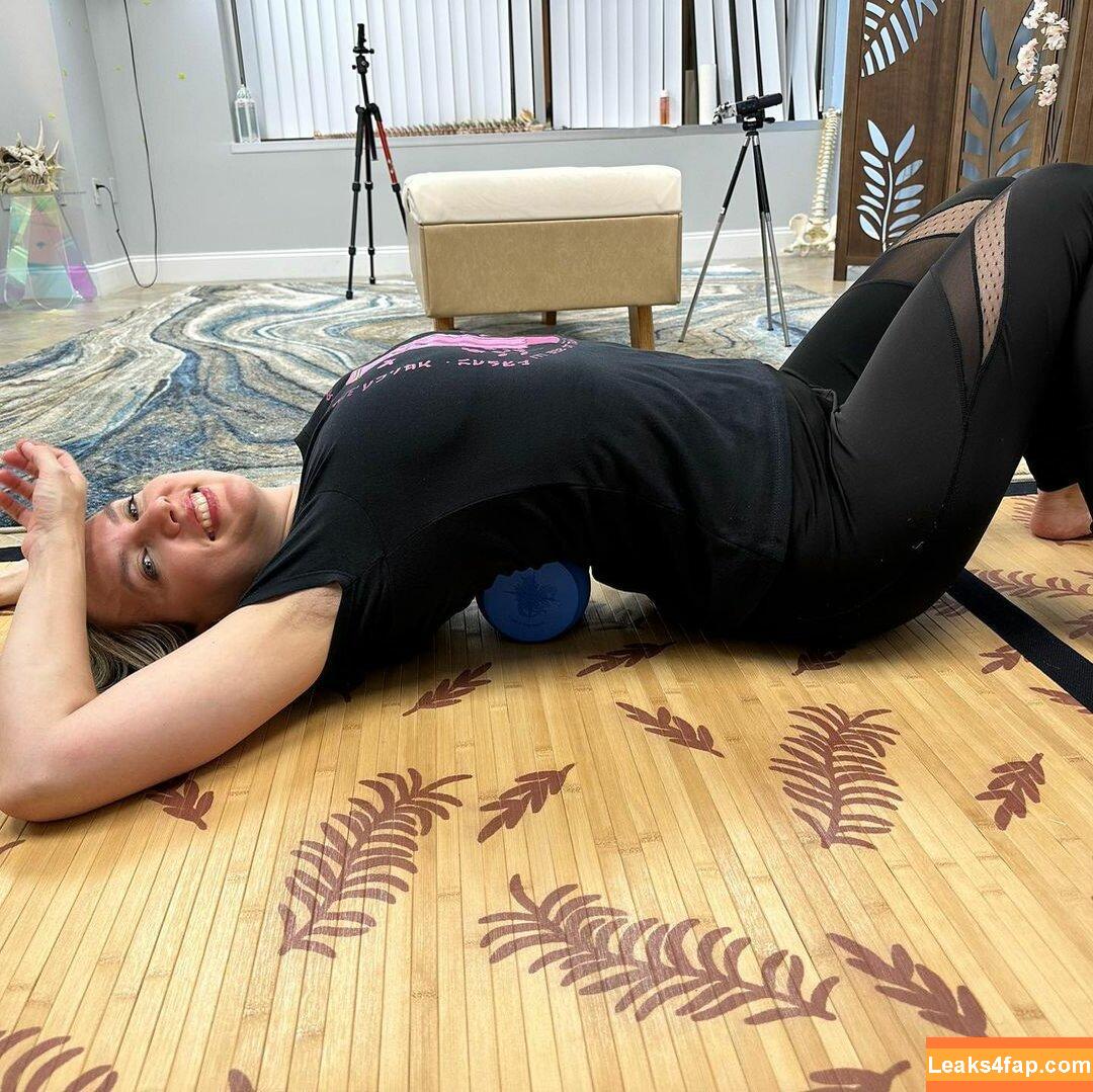 Mondragon Chiropractic / Brenda Mondragon / chiro_dragon leaked photo photo #0294