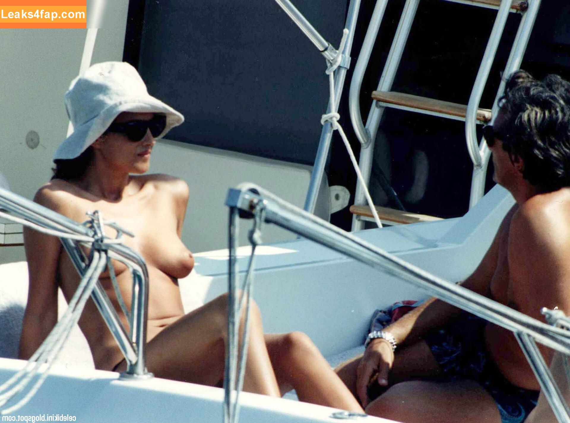 Monica Bellucci / aMonicaBellucci / bellucciginebra / monicabellucciofficiel leaked photo photo #0305