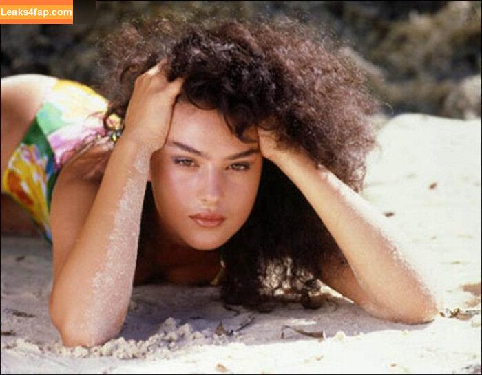 Monica Bellucci / aMonicaBellucci / bellucciginebra / monicabellucciofficiel leaked photo photo #0397