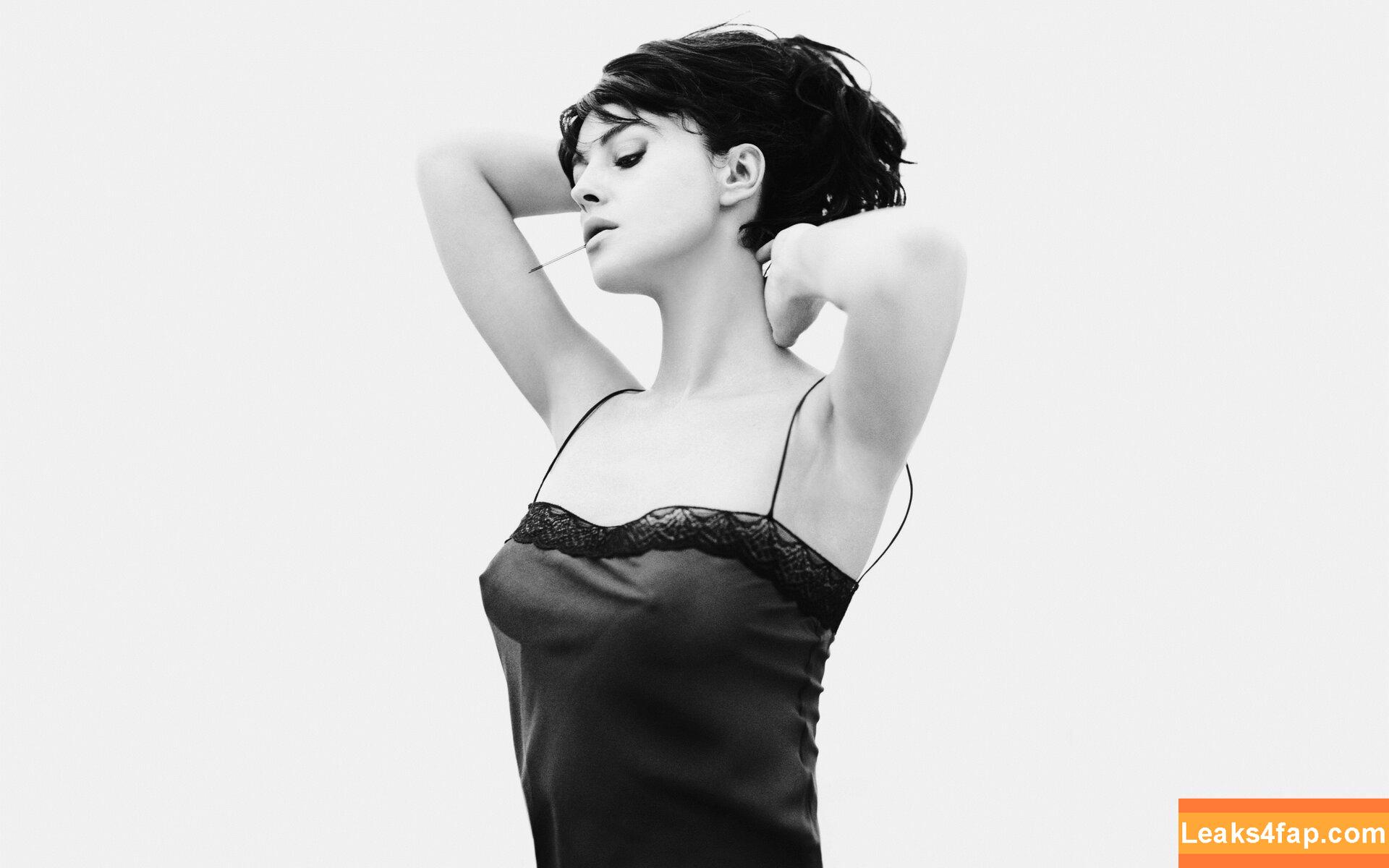 Monica Bellucci / aMonicaBellucci / bellucciginebra / monicabellucciofficiel leaked photo photo #0468