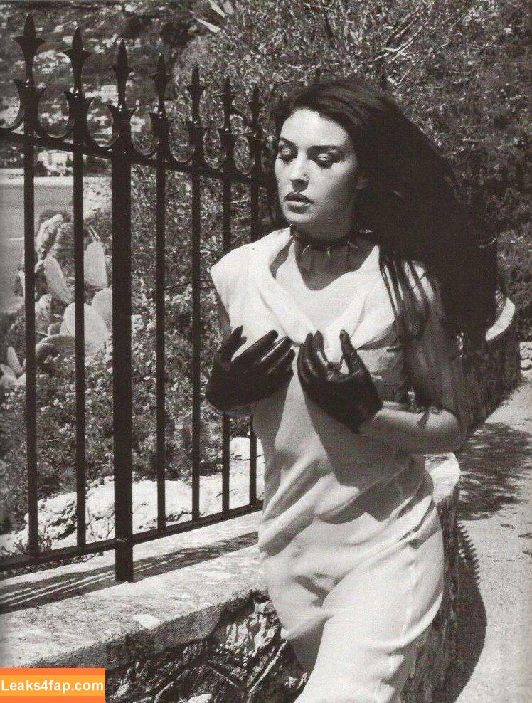 Monica Bellucci / aMonicaBellucci / bellucciginebra / monicabellucciofficiel leaked photo photo #0912