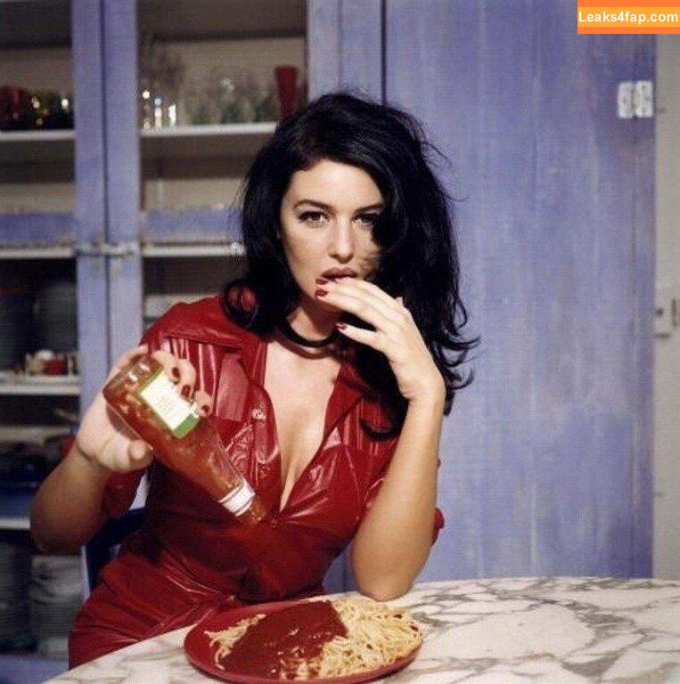Monica Bellucci / aMonicaBellucci / bellucciginebra / monicabellucciofficiel слитое фото фото #1035