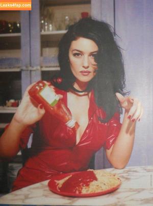 Monica Bellucci photo #1028