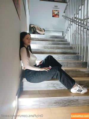 monicawolf photo #0126