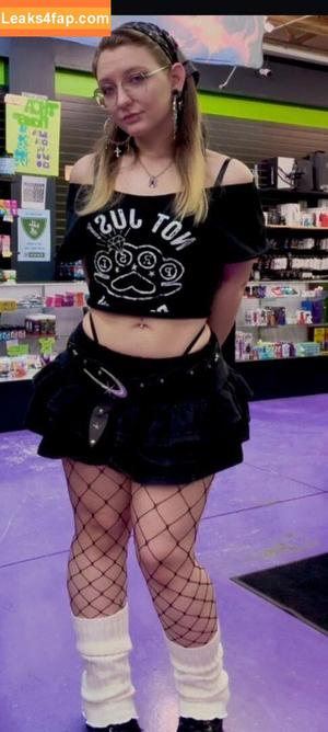 morgan_is_tired photo #0012