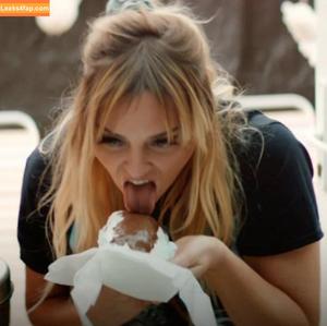 Morgana Robinson photo #0033