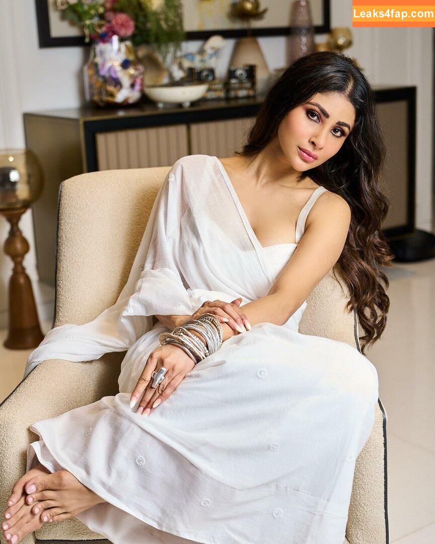 Mouni Roy / imouniroy leaked photo photo #0011