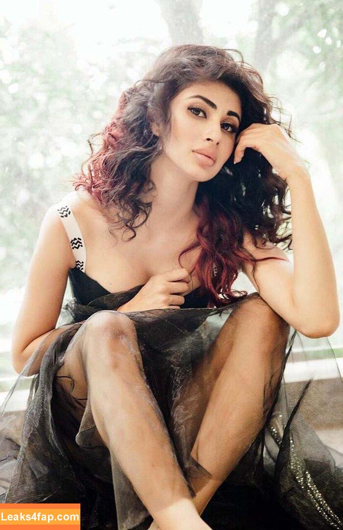 Mouni Roy / imouniroy leaked photo photo #0062