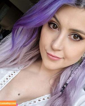 Mowky Fox photo #0005