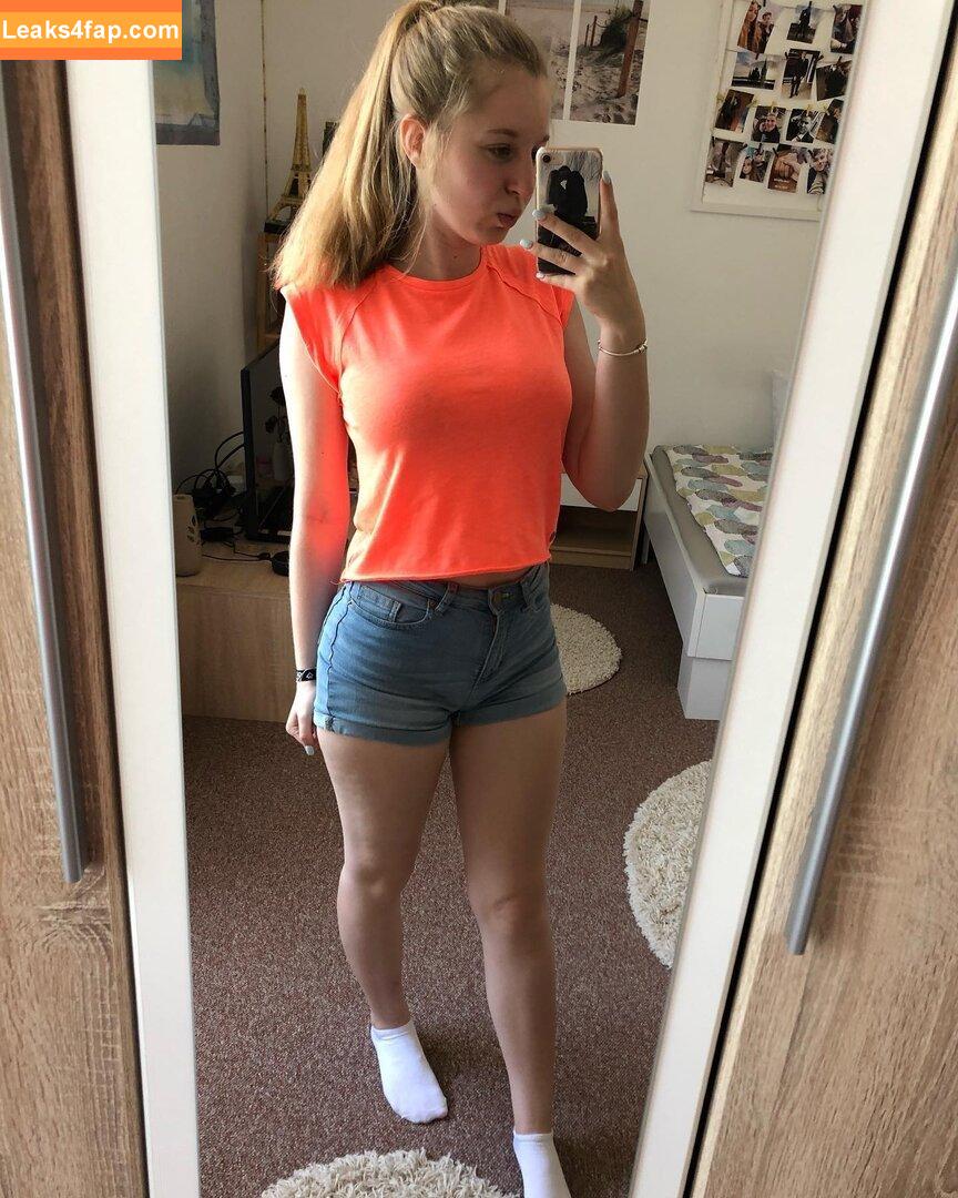 Mrs.kuechler / Michijqnq leaked photo photo #0065