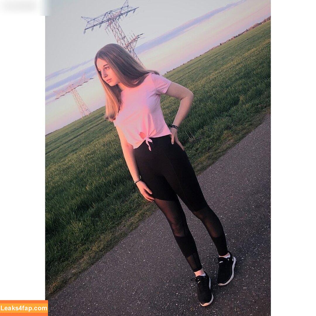 Mrs.kuechler / Michijqnq leaked photo photo #0070