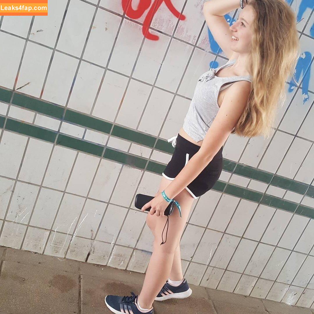 Mrs.kuechler / Michijqnq leaked photo photo #0074