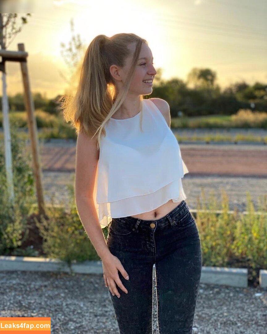 Mrs.kuechler / Michijqnq leaked photo photo #0076