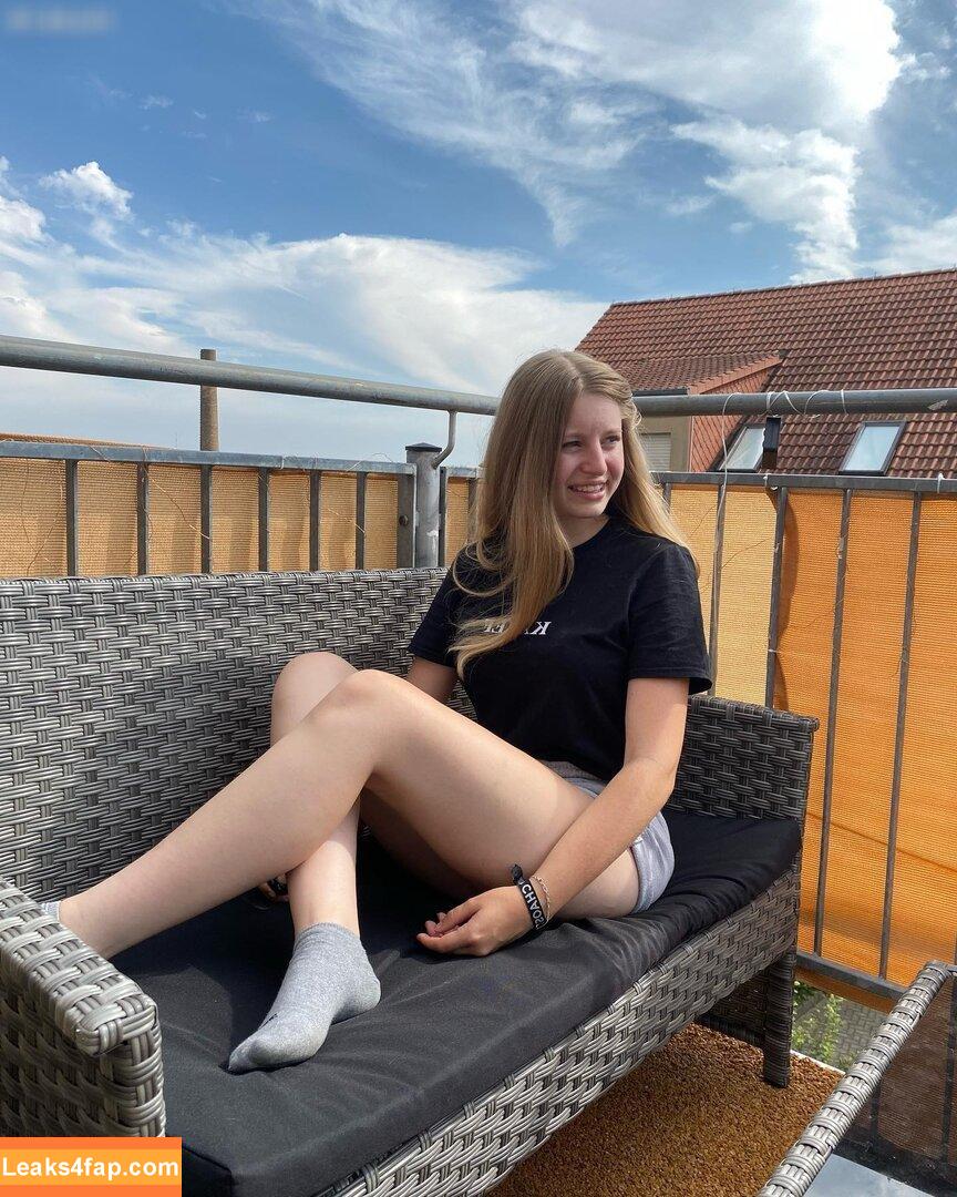 Mrs.kuechler / Michijqnq leaked photo photo #0078