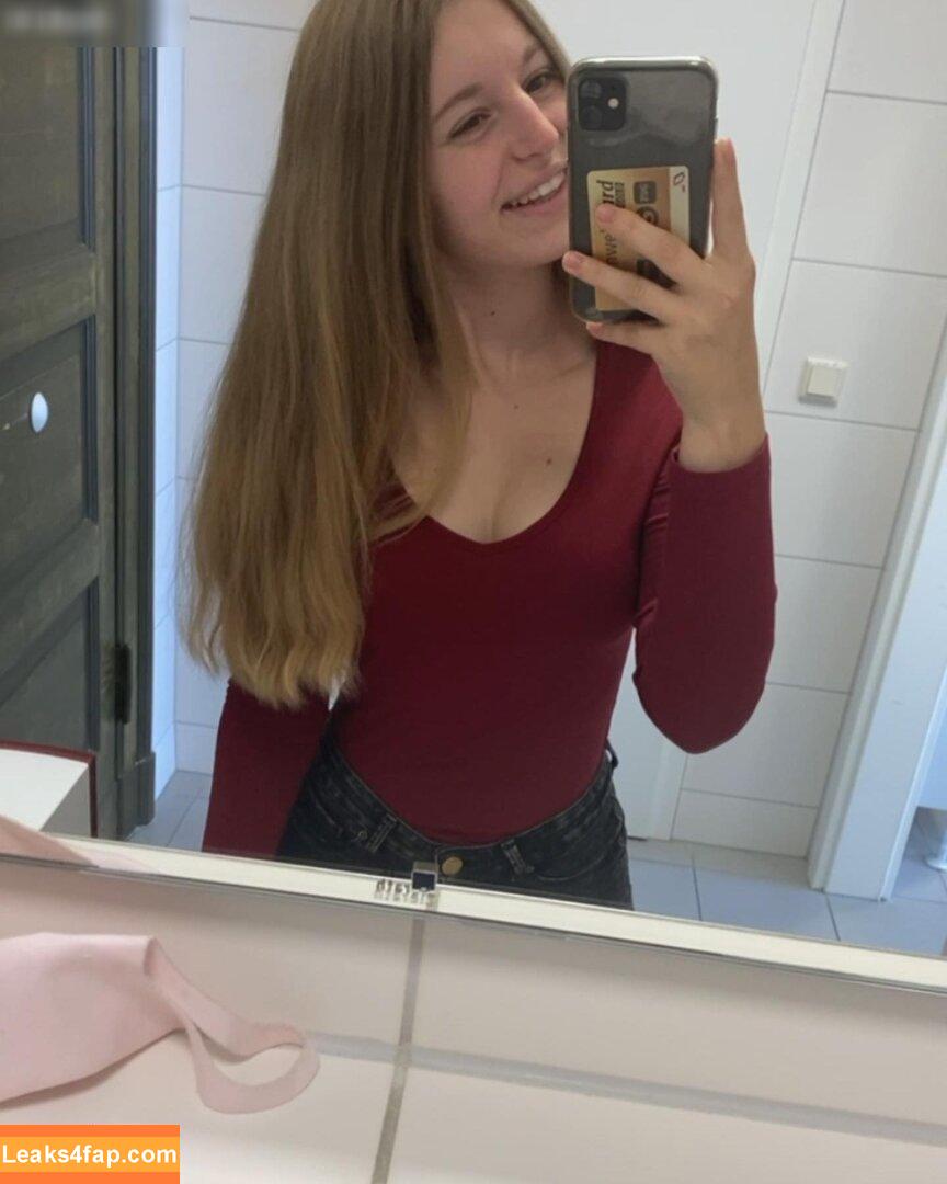 Mrs.kuechler / Michijqnq leaked photo photo #0080