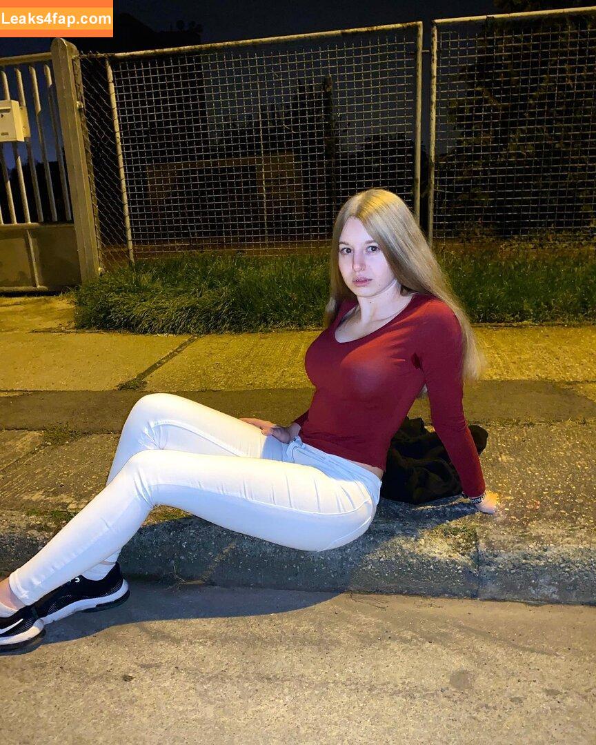 Mrs.kuechler / Michijqnq leaked photo photo #0082