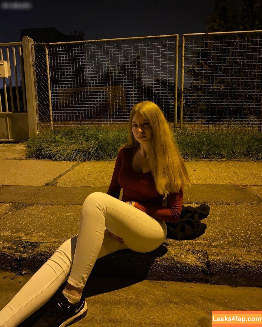 Mrs.kuechler / Michijqnq leaked photo photo #0083