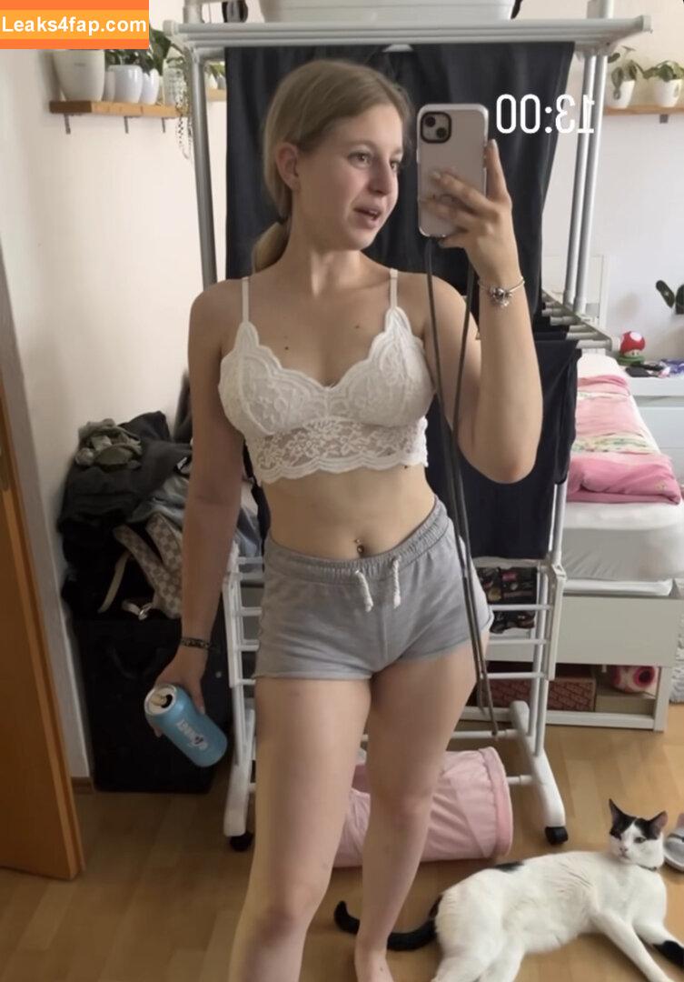 Mrs.kuechler / Michijqnq leaked photo photo #0086