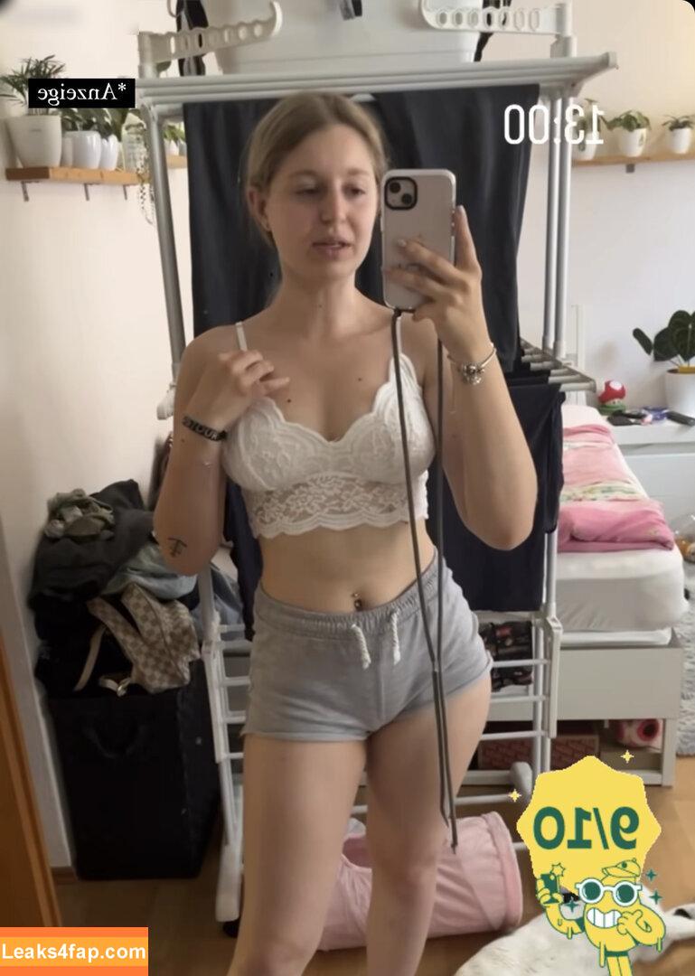 Mrs.kuechler / Michijqnq leaked photo photo #0088