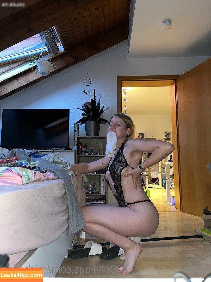 Mrs.kuechler / Michijqnq leaked photo photo #0121