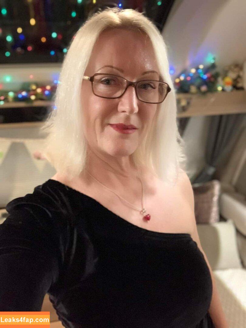 Mrs S Stockings / mrshnylons / mrshosiery leaked photo photo #0310