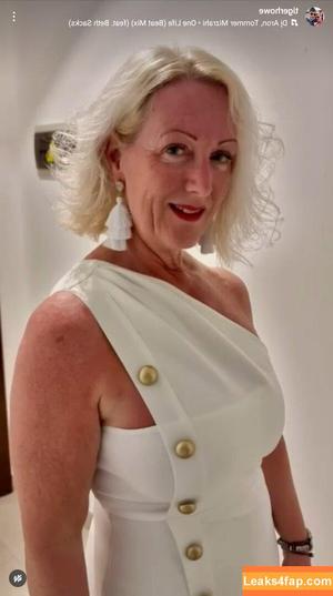 Mrs S Stockings photo #0309