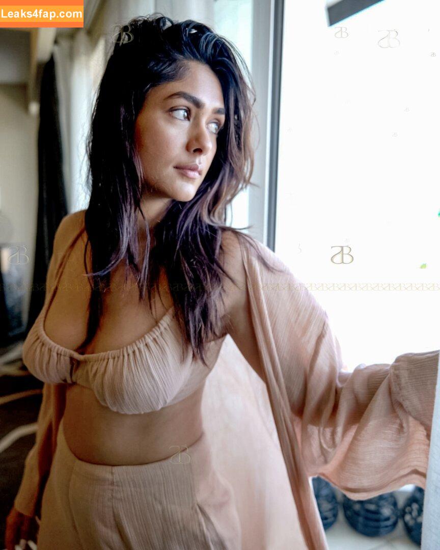 Mrunal Thakur / mrunalthakur leaked photo photo #0004