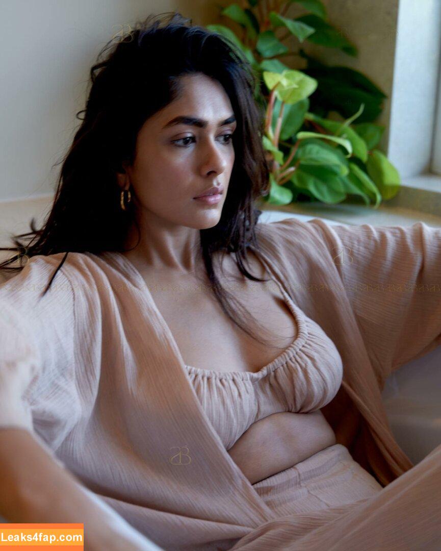 Mrunal Thakur / mrunalthakur leaked photo photo #0006