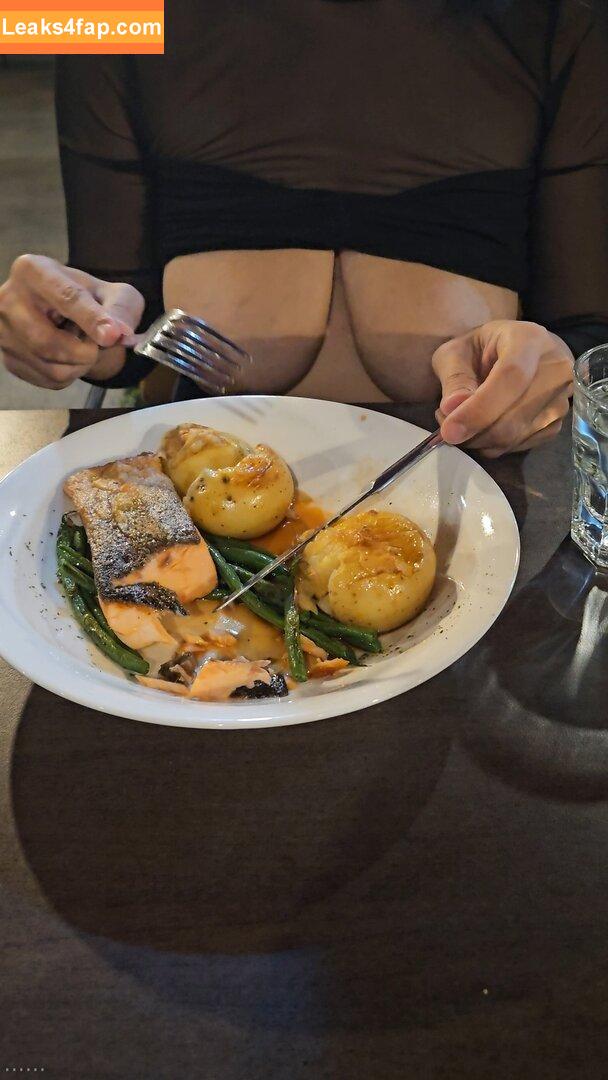 msfoodandboobs / msmeatlover leaked photo photo #0018