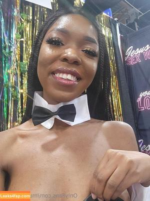 munromoans photo #0066