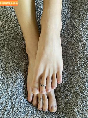 myposedtoes photo #0049