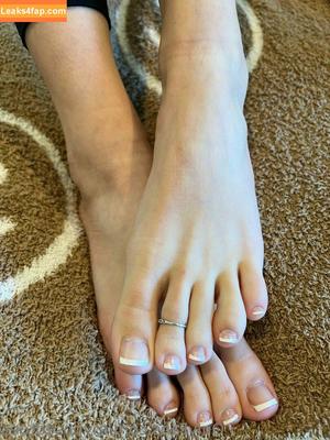 myposedtoes photo #0095