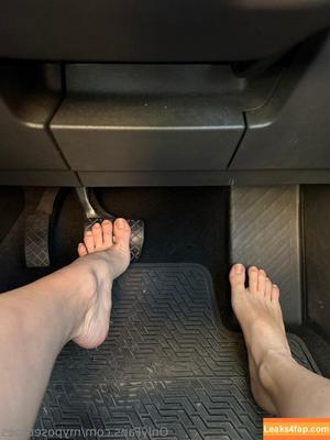 myposedtoes photo #0159