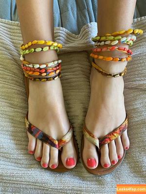 myposedtoes photo #0170
