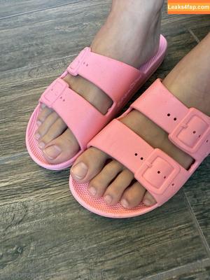 myposedtoes photo #0182