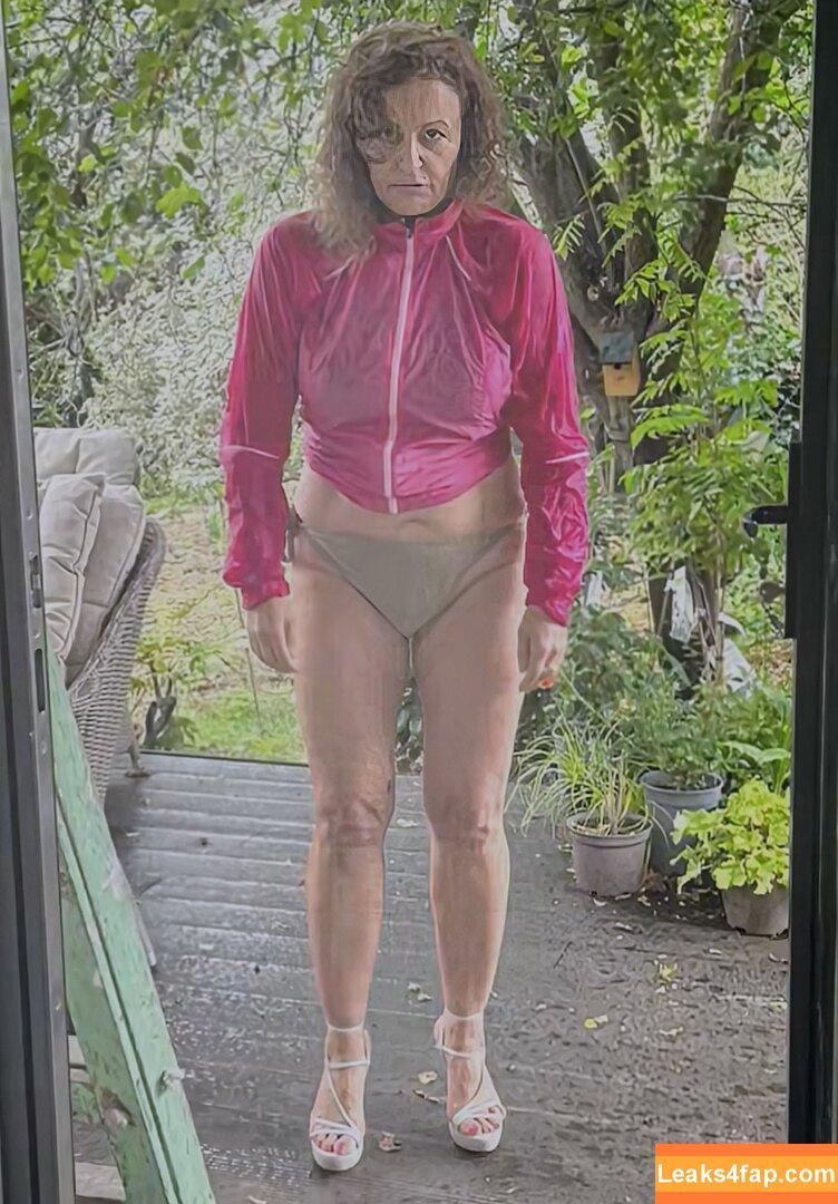 Nadia Sawalha / nadiasawalha leaked photo photo #0027