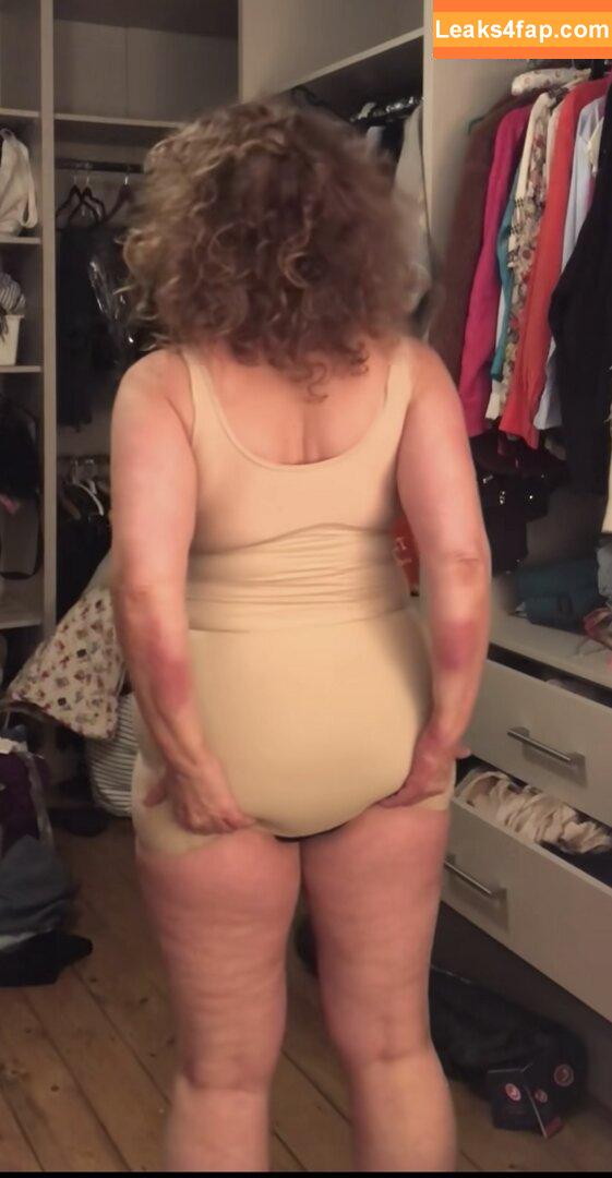 Nadia Sawalha / nadiasawalha leaked photo photo #0040