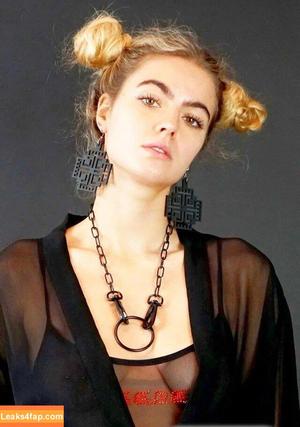 Nadine Bergmann photo #0029