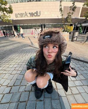 Nadine Breaty photo #0130