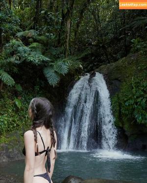 Nadine Breaty photo #0136