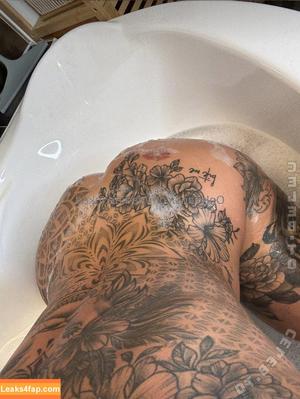 nadine.inked photo #0105