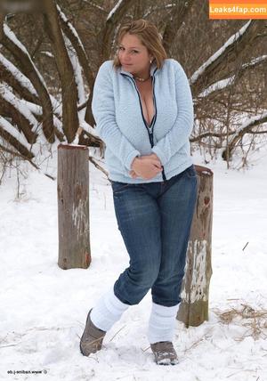 Nadine J photo #0103