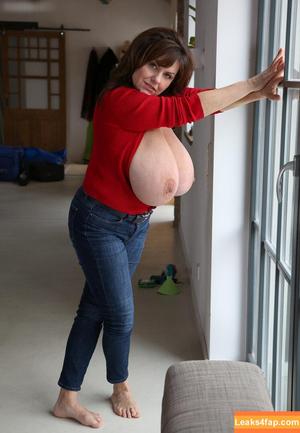 Nadine J photo #0829
