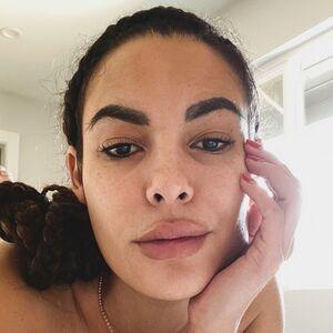 Nadine Velazquez photo #0002
