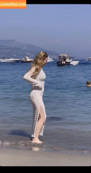 Nadine von relaxASMR photo #0058